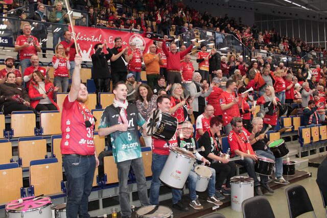 Die Eulen-Fans sorgten wieder für super Stimmung in der Friedrich-Ebert-Halle | Foto: Michael Sonnick