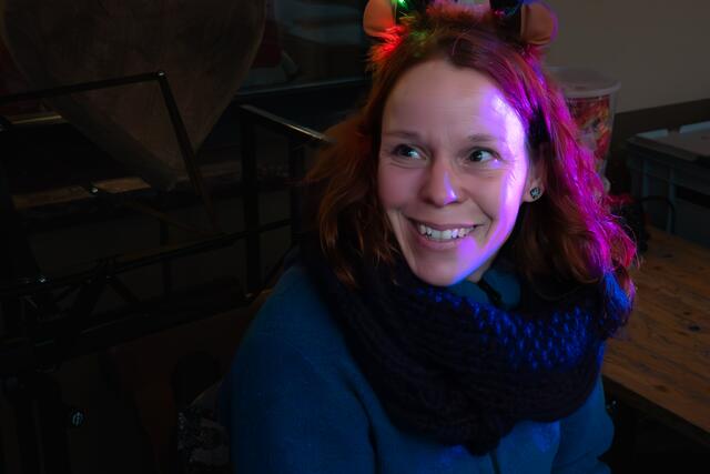 Sympathische Dame mit Weihnachtsgeweih | Foto: Johann-Peter Melder