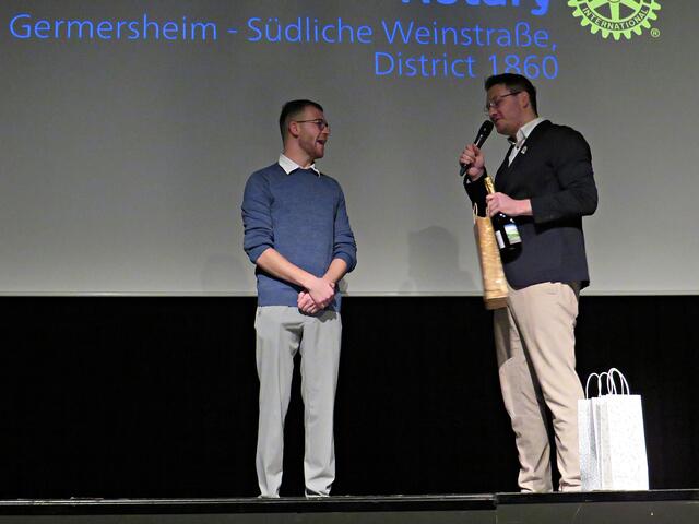 Etwas Flüssiges von der Pfalz in die Kurpfalz | Foto: Brigitte Melder