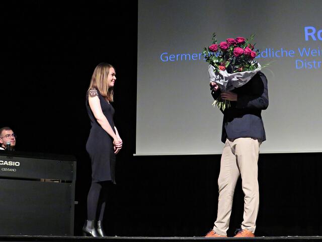 Rote Rosen für Frau Scherthan | Foto: Brigitte Melder