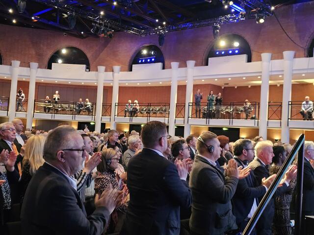Applaus für den scheidenden Oberbürgermeister  | Foto: Gisela Böhmer 