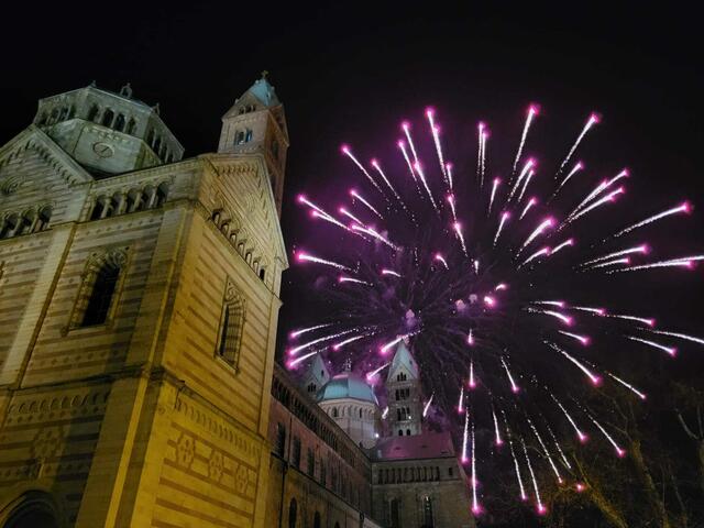 Feuerwerk über dem Kaiserdom in Speyer | Foto: Michael Sonnick