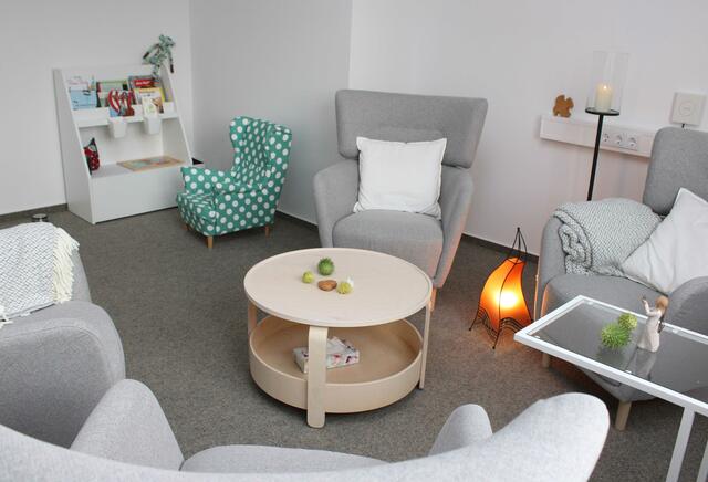 Gemütlich und mit Kinderecke: das Beratungszimmer für Angehörige und Betroffene | Foto: Monika Klein