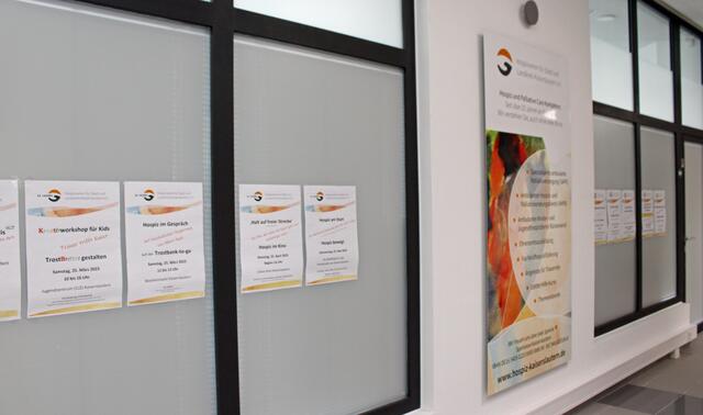 Jedes Plakat an einer Wand der neuen Räumlichkeiten verweist auf eine der Veranstaltungen im Jubiläumsjahr | Foto: Monika Klein