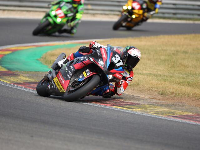 Das BMW World Endurance Team schaffte es auch in Spa-Francorchamps auf das Siegerpodest | Foto: Reuschel ( moto - foto )