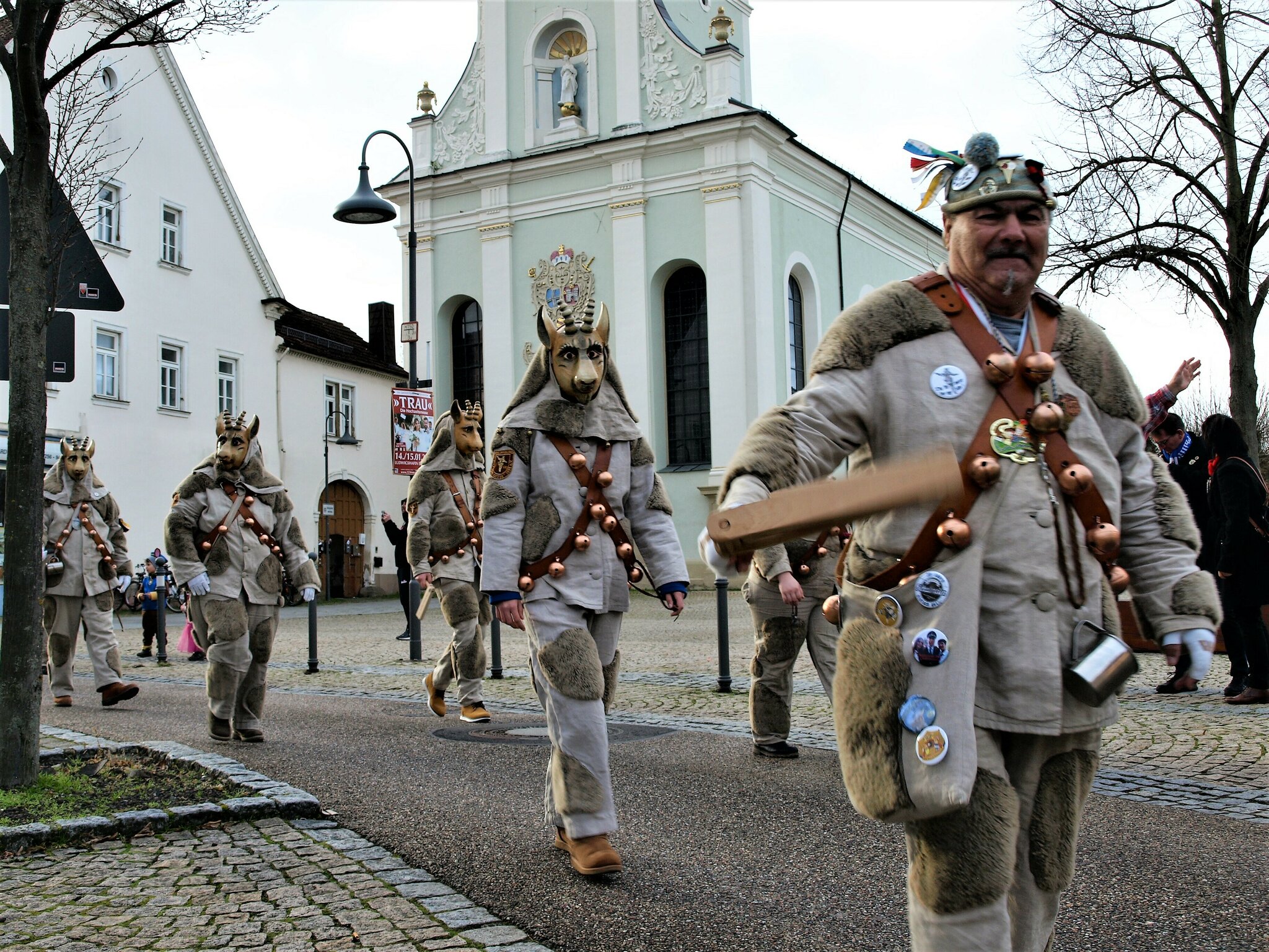 An Dreikönig:: Narrenwecken in Philippsburg - Philippsburg