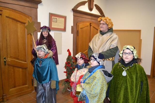Die Sternsinger haben Neujahrswünsche übermittelt und auf ihre Hilfsaktion aufmerksam gemacht. | Foto: Frank Schäfer