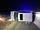 Bei einem von insgesamt vier Glatteisunfällen heute morgen auf der B9 kippte dieses Fahrzeug auf die Seite. Der Fahrer konnte sich selbstständig befreien und blieb unverletzt. | Foto: Polizei Speyer