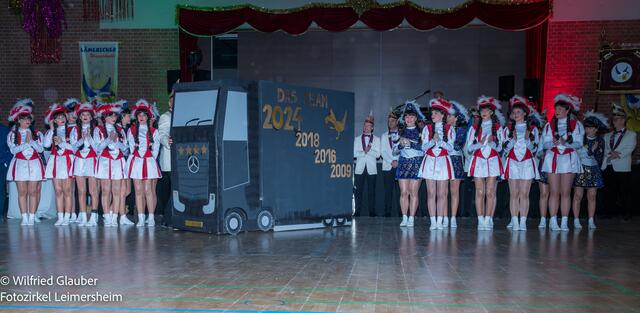 Das Prinzenpaar wird in den Ballsaal gefahren | Foto: Foto: Wilfried Glauber, Fotozirkel Leimersheim