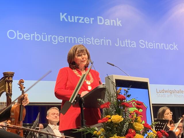 Kurzer Dank von Oberbürgermeisterin Jutta Steinruck | Foto: Michael Sonnick
