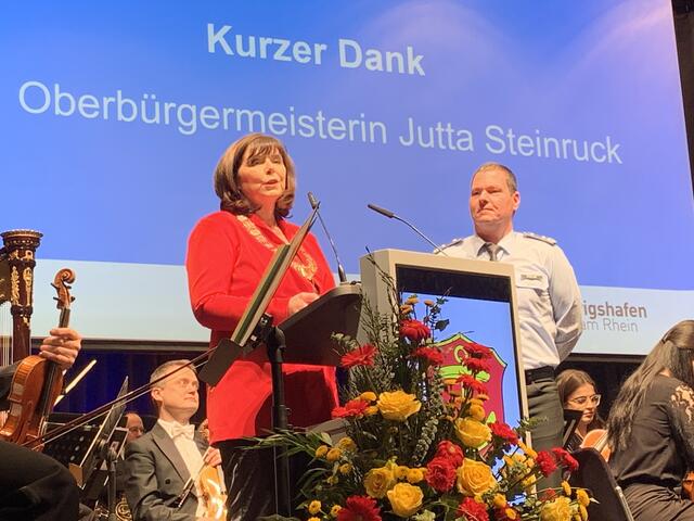 Kurzer Dank von Oberbürgermeisterin Jutta Steinruck | Foto: Michael Sonnick