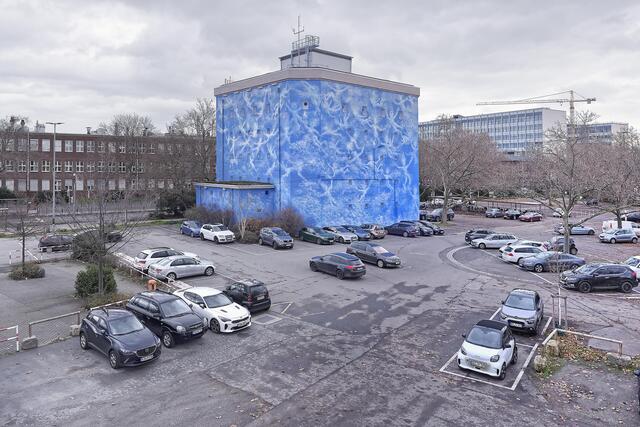 Von Muralo bemalter Hochbunker neben dem BASF Werk  | Foto: Rainer Zerback