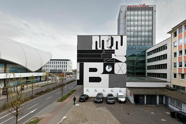 Urbane Ästhetik neben der Rheingalerie  | Foto: Rainer Zerback