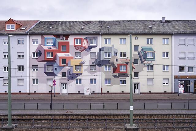 Cinta Vidal: Hier finden sich surrealistische Architekturelemente in der Malerei wieder: Kunst ist frei von der Logik und zeigt seltsame Anordnungen aus verschiedenen Perspektiven, die es in der Welt so nicht gibt. | Foto: Rainer Zerback