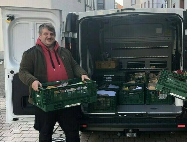 Lebensmittelretter Andreas Steyer versorgt Bedürftige mit geretteten Lebensmitteln | Foto: Lebensmittelretter Speyer