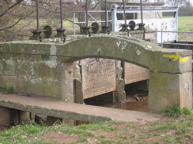Queichwehr zwischen Mörlheim und Offenbach | Foto: R: Übel