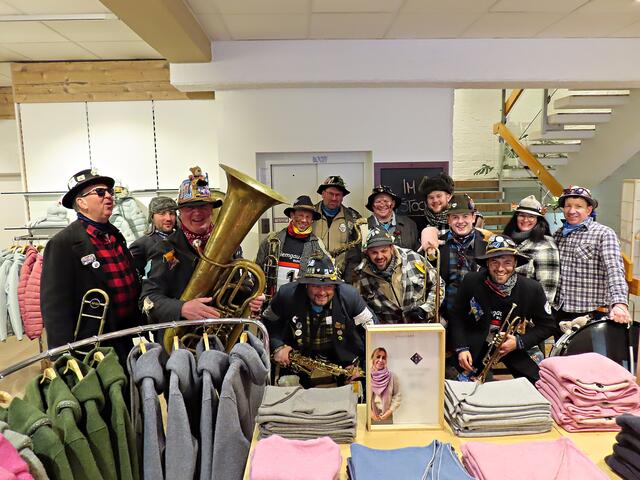 Ergo Bibamus aus Rottenburg am Neckar spielten im Kaufhaus | Foto: Brigitte Melder