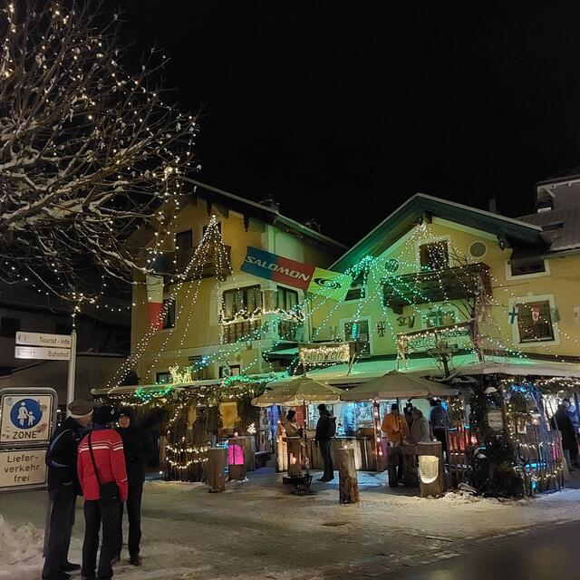 Am Glühweinstand | Foto: Brigitte Melder