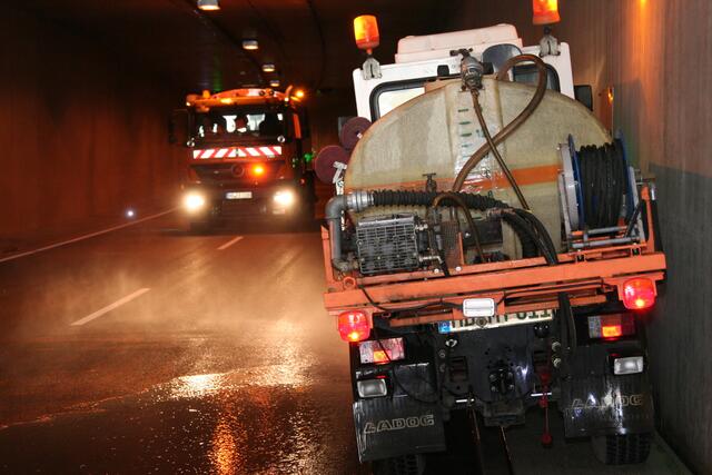 Reinigungs- und Wartungsarbeiten im Saukopftunnel | Foto: Landratsamt Rhein-Neckar-Kreis