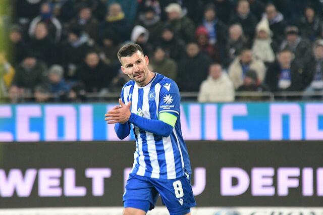 Engagiert! KSC-Kapitän Gondorf motiviert sein Team | Foto: abseits-ka/Anderer