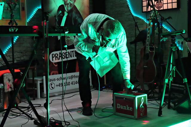 Klaus und Spendenbox | Foto: Brigitte Melder