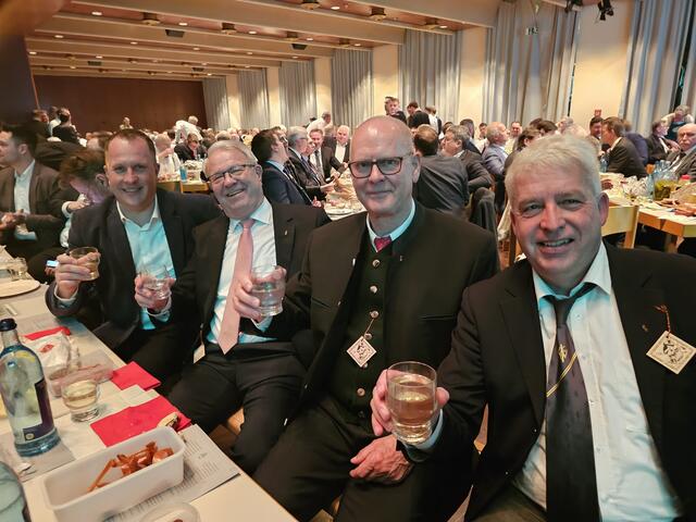 Tisch der Weinbruderschaft  | Foto: Michael Landgraf