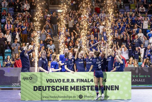 Die Damen des Mannheimer HC holten sich in Frankfurt den Meistertitel  | Foto: Gawlik/PIX-Sportfotos