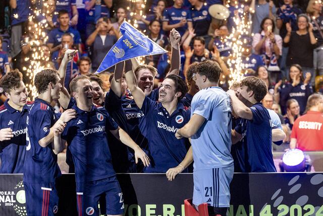 Und auch die Herren des MHC hatten allen Grund zum Jubeln  Foto: Gawlik/PIX-Sportfotos