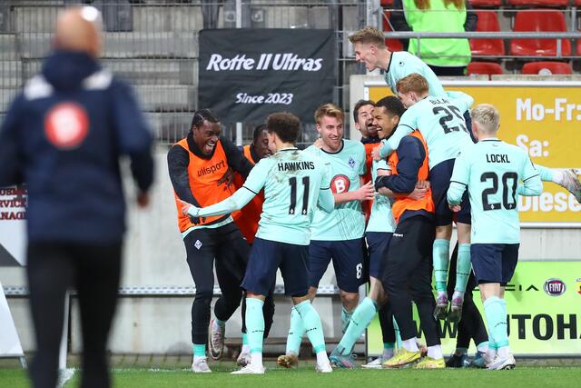 Torjubel bei den „Buwe“ vom SVW Foto: Taeger/PIX-Sportfotos