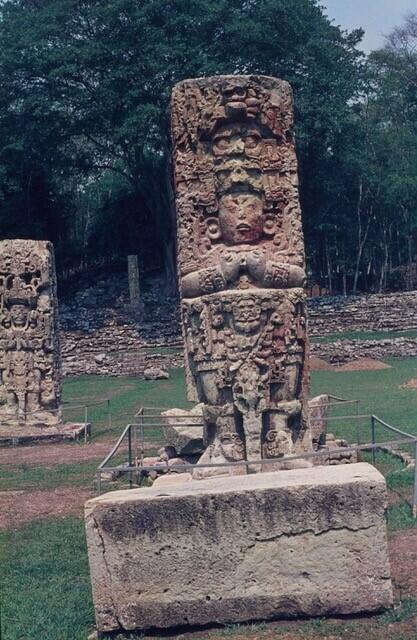 Stele mit Darstellung eines Würdenträgers, Copan, Honduras | Foto: Heimatbund Edenkoben/Jutta Grünenwald