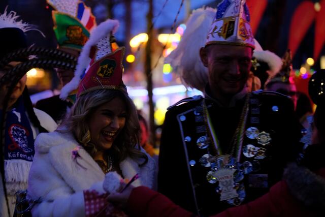 Das Stadtprinzenpaar trifft zur Eröffnung des Mannheimer Fasnachtsmarkts | Foto: Jessica Bader