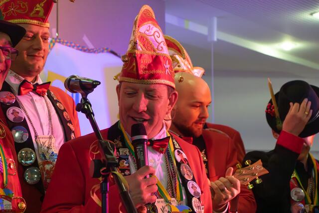 Allerlei närrische Hoheiten und Köpfe zu Gast in der Stadthalle Germersheim | Foto: Heike Schwitalla