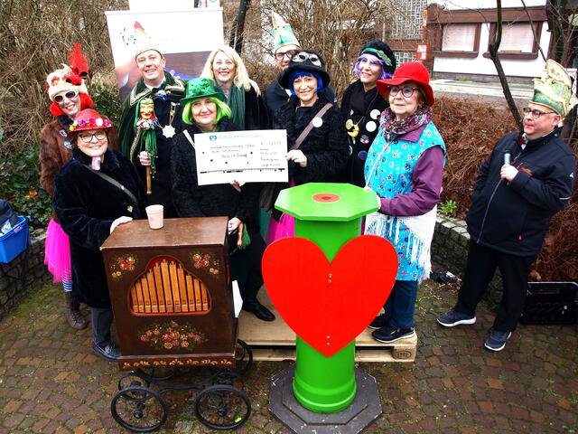 Hilfe auch von der Frauengemeinschaft | Foto: Urheber: W. Schmidhuber