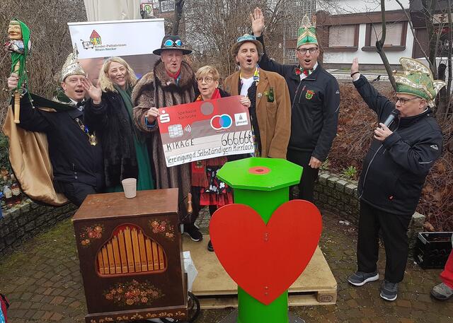 Hohe Spende der Vereinigung der Selbstständigen VdS  | Foto: Urheber: W. Schmidhuber