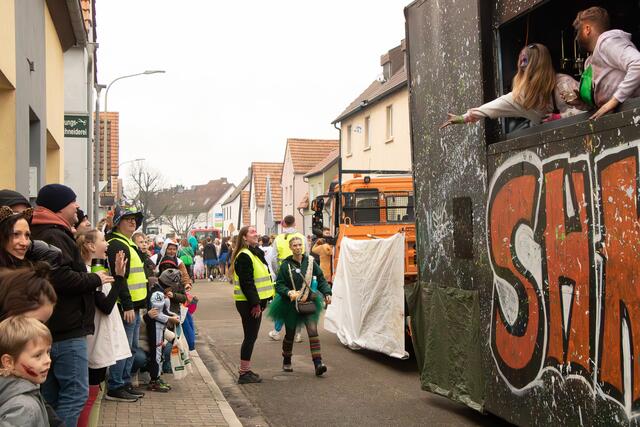 Narren unterwegs in Altwörth | Foto: Heike Schwitalla