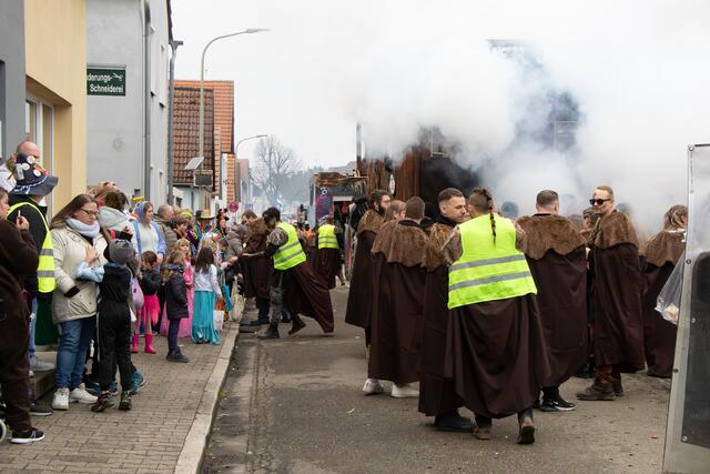 Endlich wieder ein Faschingsumzug in Wörth -  Die Narren feiern bunt, ausgelassen und friedlich | Foto: Heike Schwitalla