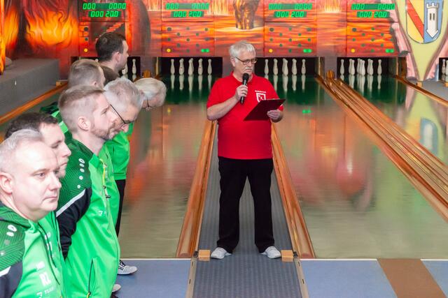 Die Ettlinger Mannschaft bei der Begrüßung durch den Schiedsrichter | Foto: SG Ettlingen