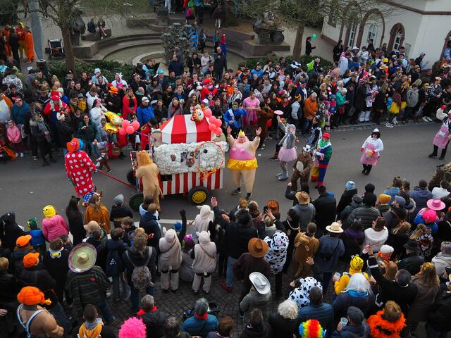 Die Insheimer und ihr Zirkus-Motto: Ein Clown, Zirkusdirektor, eine Primaballerina, Popcornverkäufer und verschiedene Tiere | Foto: Katharina Schmitt