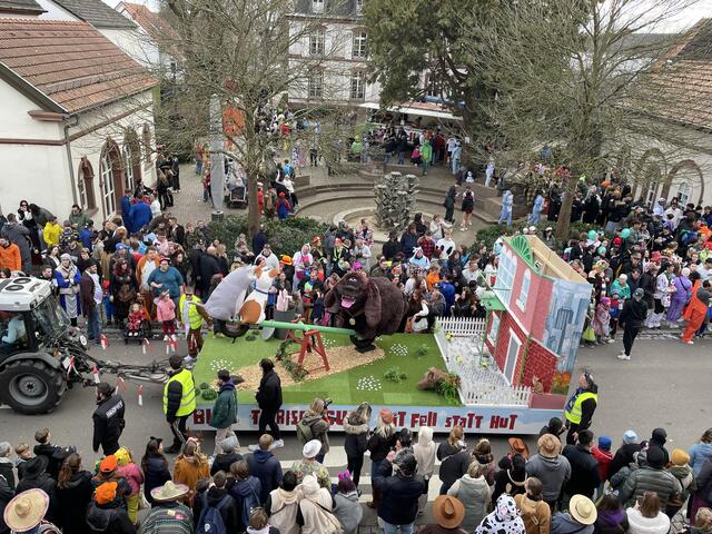 Der Billigheimer Ingenheimer Carneval Club BICC: Die "Purzelhasen" mit einem Wagen zum Film Pets | Foto: Katharina Schmitt