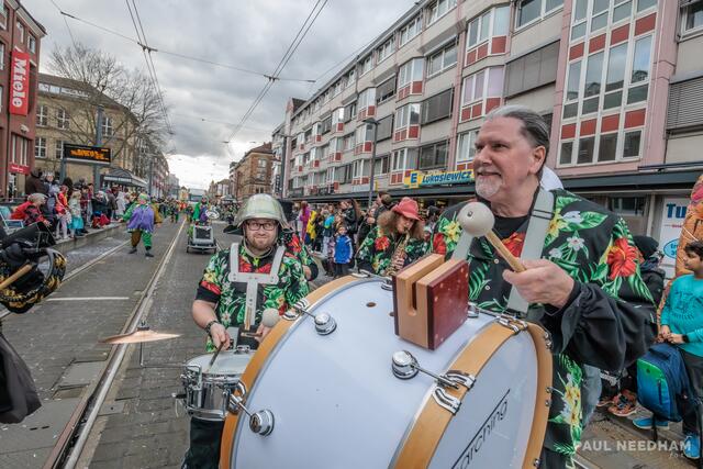 Marching Band Waldbronn // Karlsruher Fastnachtsumzug 2024 | Foto: Paul Needham