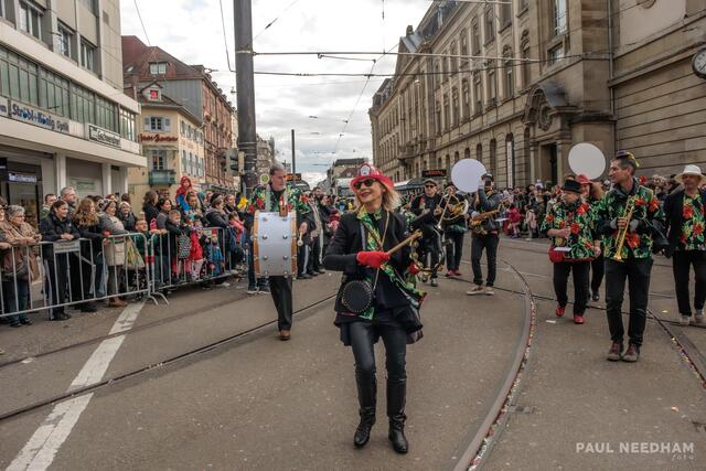 Marching Band Waldbronn // Karlsruher Fastnachtsumzug 2024 | Foto: Paul Needham
