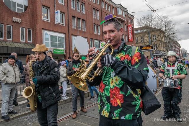Marching Band Waldbronn // Karlsruher Fastnachtsumzug 2024 | Foto: Paul Needham