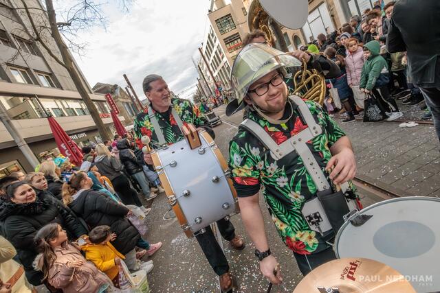 Marching Band Waldbronn // Karlsruher Fastnachtsumzug 2024 | Foto: Paul Needham