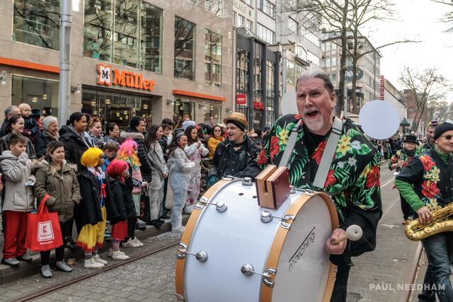 Marching Band Waldbronn // Karlsruher Fastnachtsumzug 2024 | Foto: Paul Needham