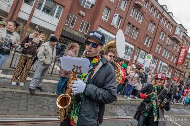 Marching Band Waldbronn // Karlsruher Fastnachtsumzug 2024 | Foto: Paul Needham