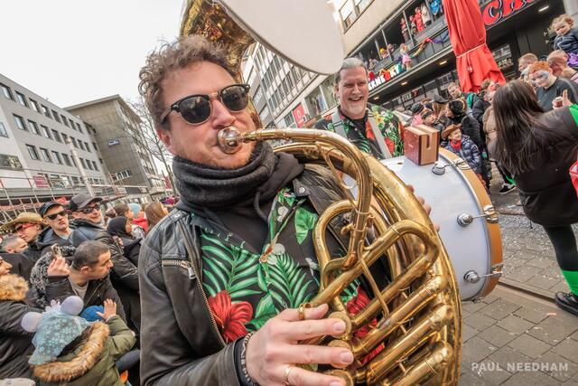 Marching Band Waldbronn // Karlsruher Fastnachtsumzug 2024 | Foto: Paul Needham