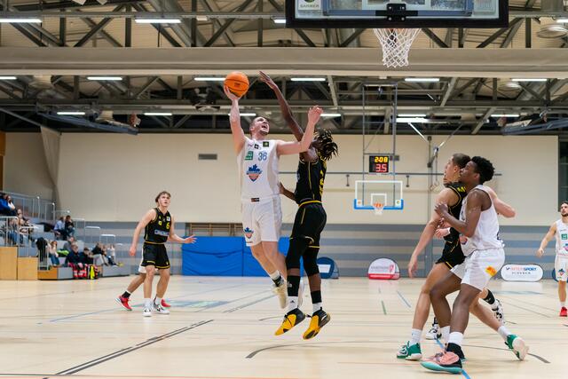 Marko Dordevic (am Ball) kommt bei den  BIS Baskets Speyer immer besser in Tritt | Foto: BIS Baskets Speyer