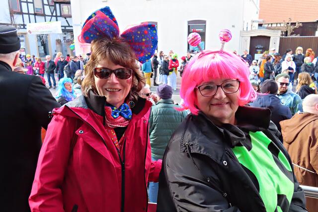 Vor der VR Bank versammelt | Foto: Brigitte Melder