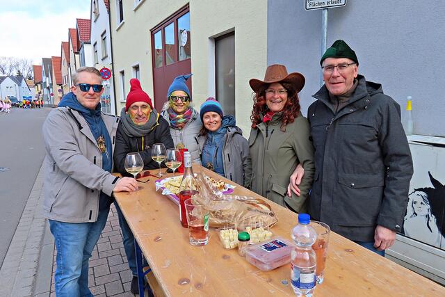 Hatten ihre eigene Bar aufgestellt | Foto: Brigitte Melder