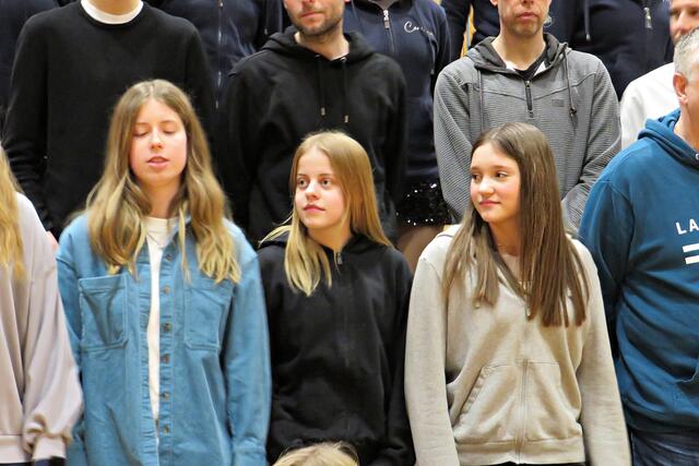 Selina Reiser links und Emma Schubert rechts | Foto: Brigitte Melder
